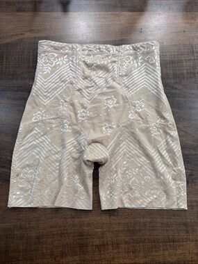High-Waist Sculpting Shapewear Shorts - Nude